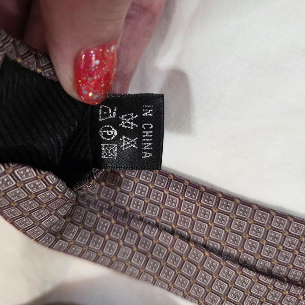 PRONTO UOMO‎ Mens Silk NWOT Tie Geometric Pattern Neck Tie Burgundy Gold Formal